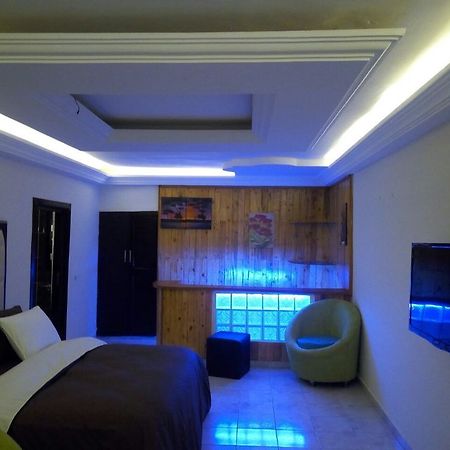 Hotel Saphir Abidjan Exteriör bild