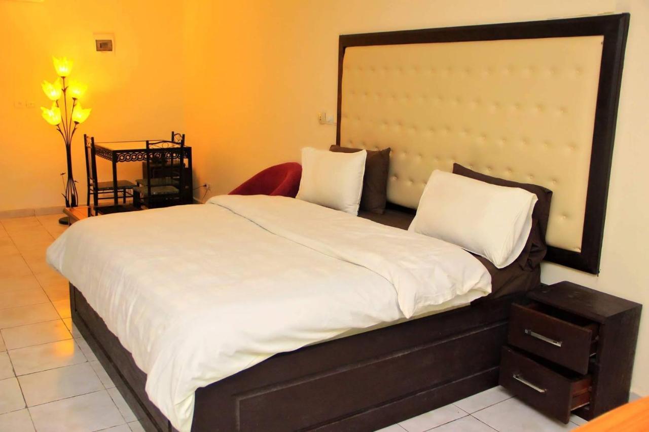 Hotel Saphir Abidjan Exteriör bild