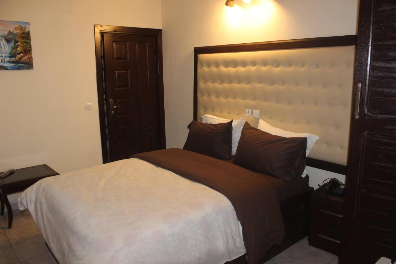 Hotel Saphir Abidjan Exteriör bild