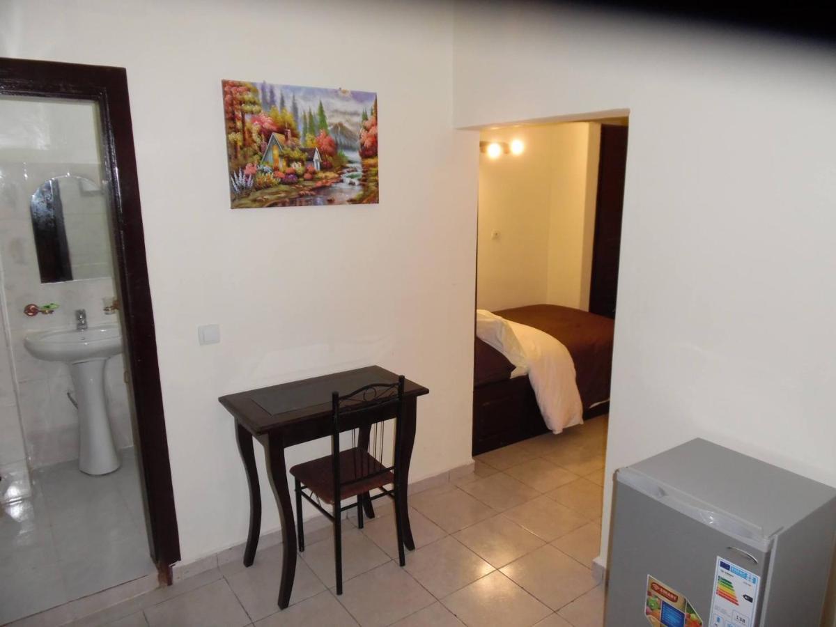 Hotel Saphir Abidjan Exteriör bild