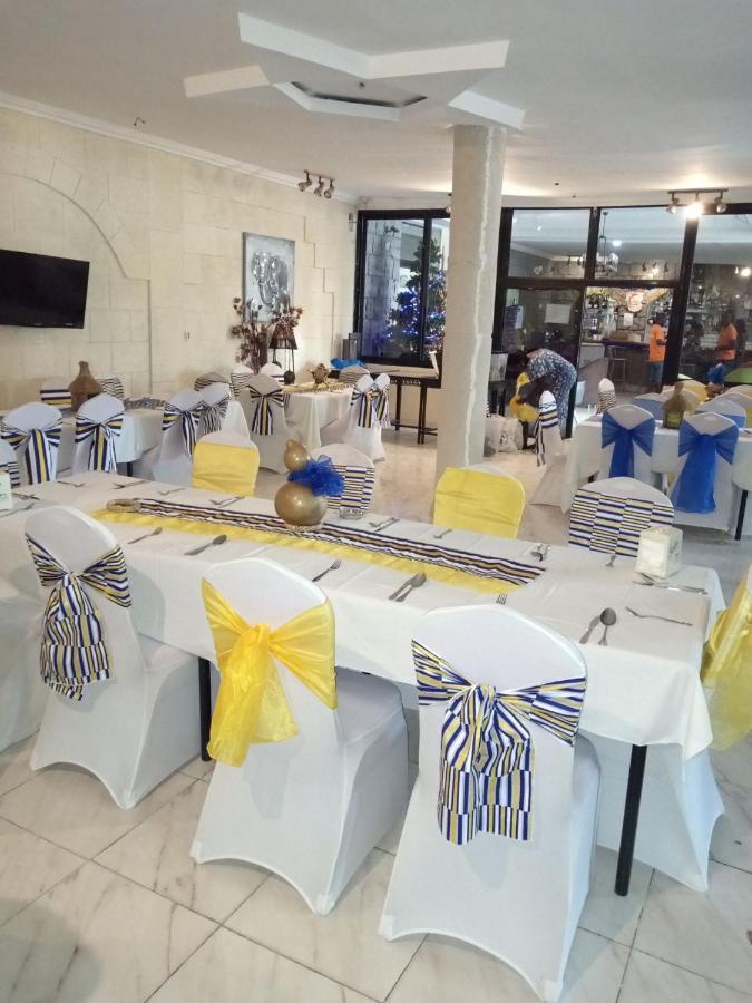 Hotel Saphir Abidjan Exteriör bild