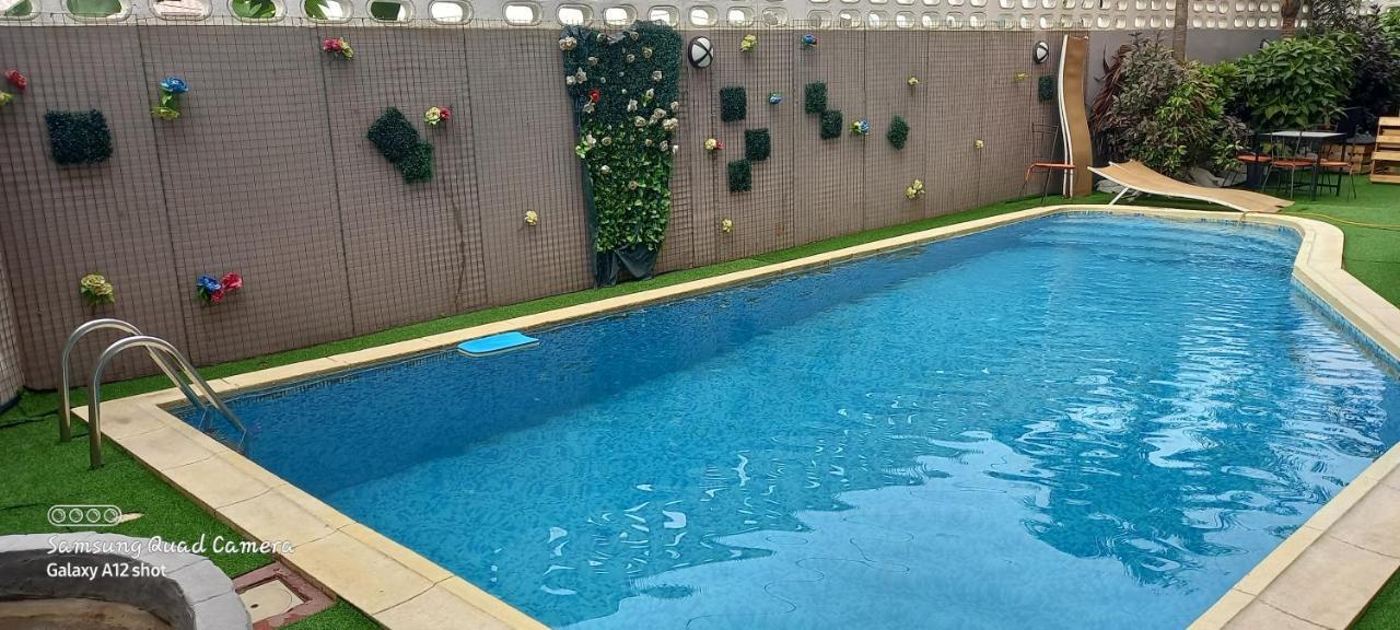 Hotel Saphir Abidjan Exteriör bild