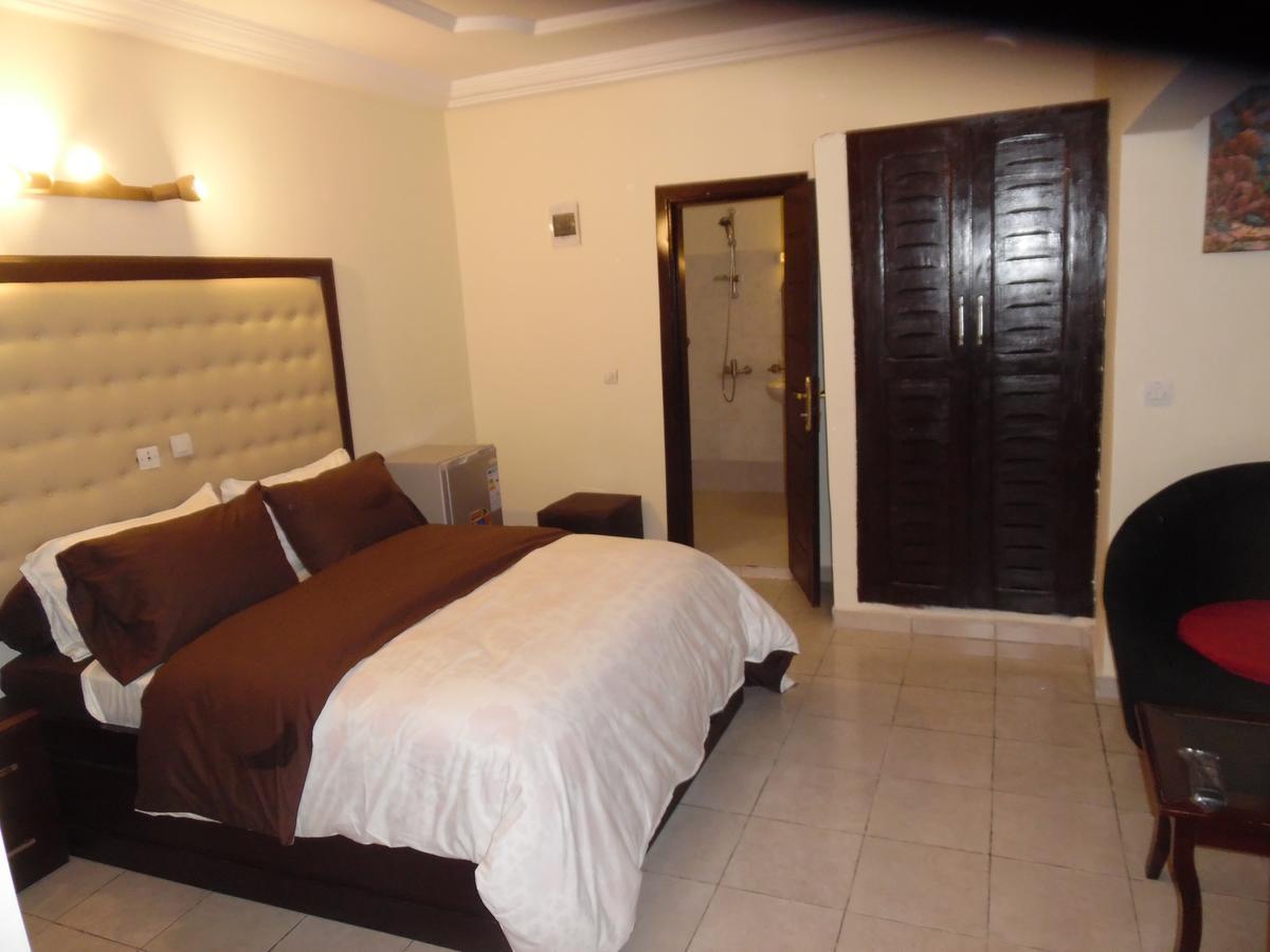 Hotel Saphir Abidjan Exteriör bild