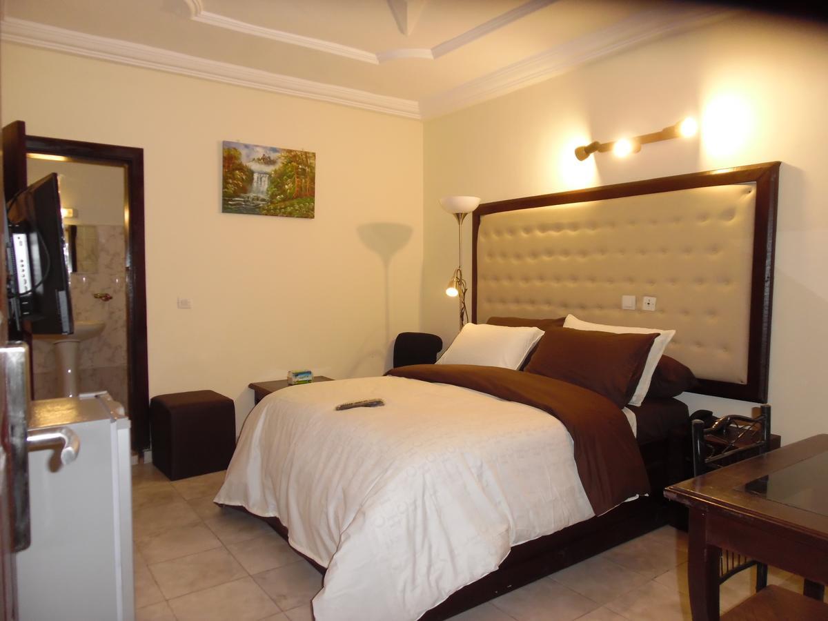 Hotel Saphir Abidjan Exteriör bild