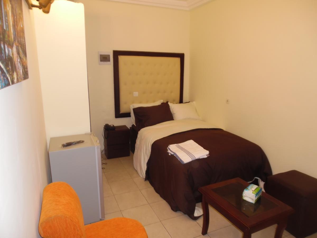 Hotel Saphir Abidjan Exteriör bild