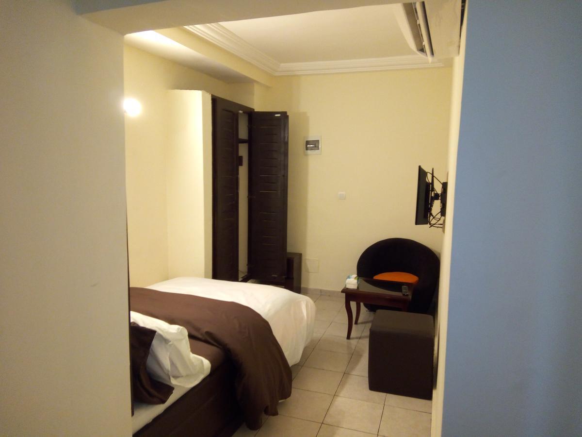 Hotel Saphir Abidjan Exteriör bild