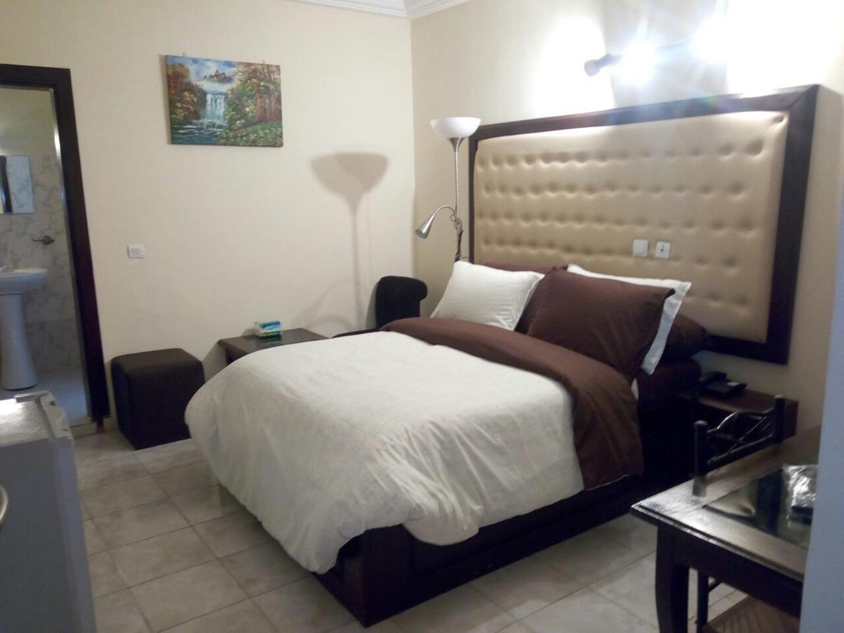 Hotel Saphir Abidjan Exteriör bild