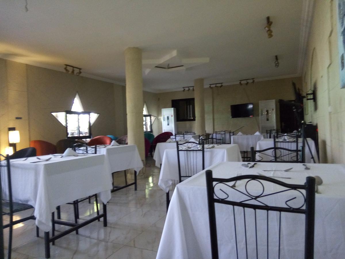 Hotel Saphir Abidjan Exteriör bild