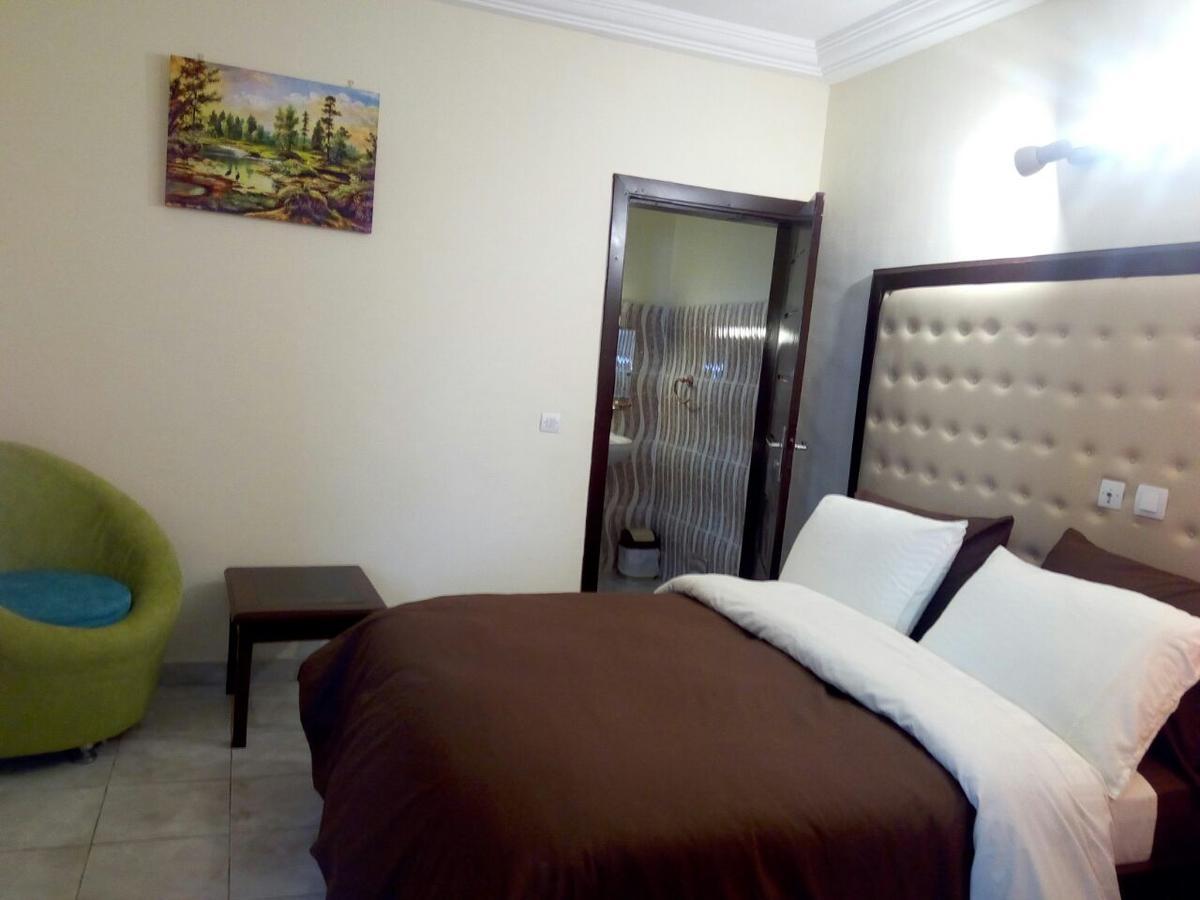 Hotel Saphir Abidjan Exteriör bild