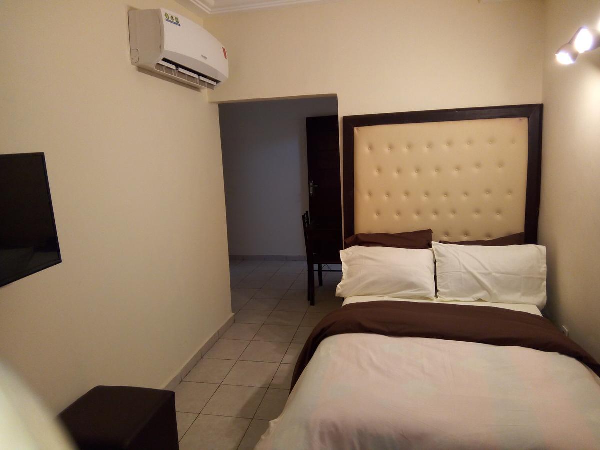 Hotel Saphir Abidjan Exteriör bild