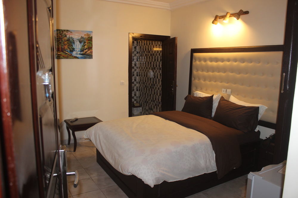 Hotel Saphir Abidjan Exteriör bild